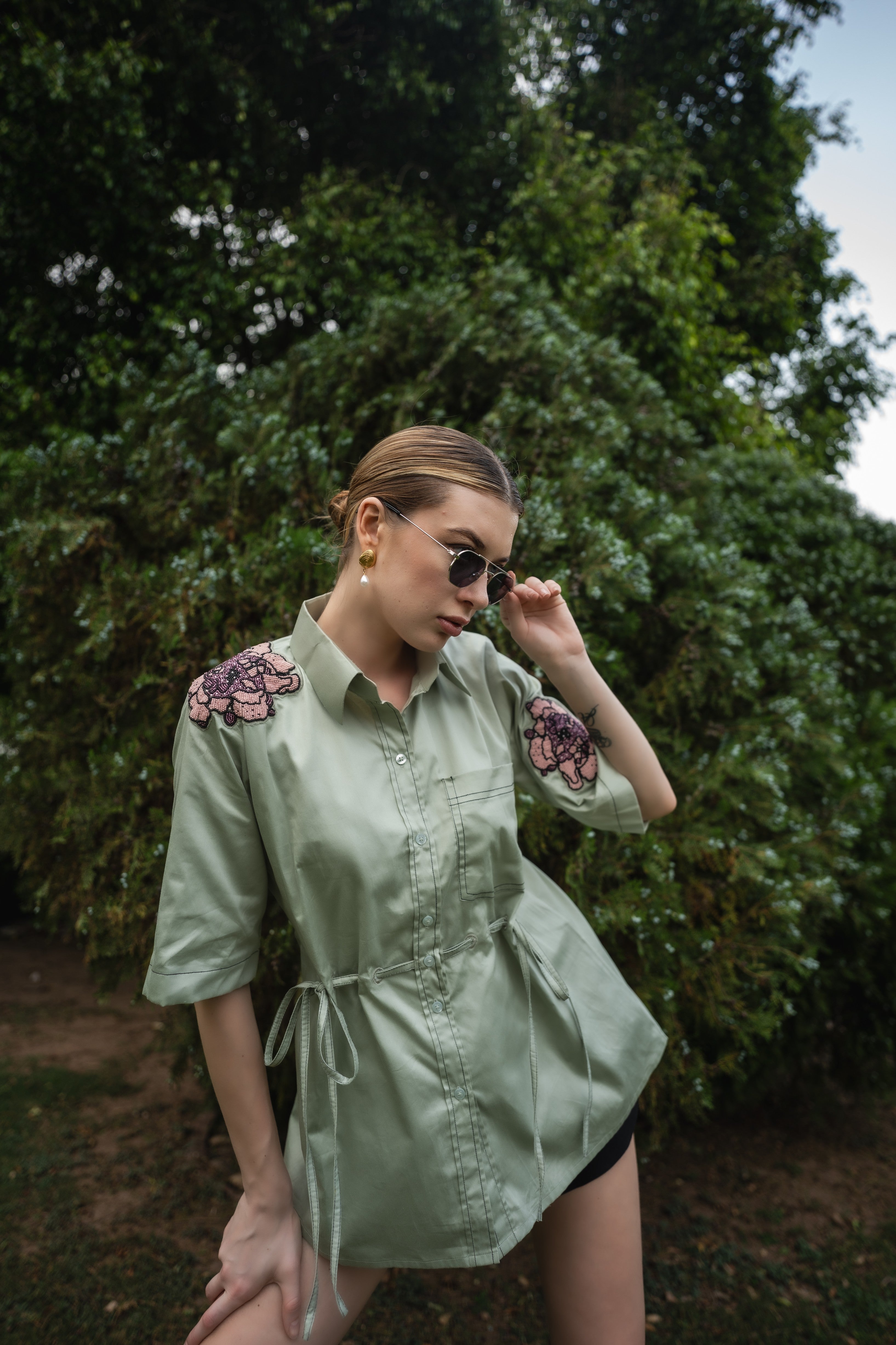 Artisan Embroidery glaze shirt