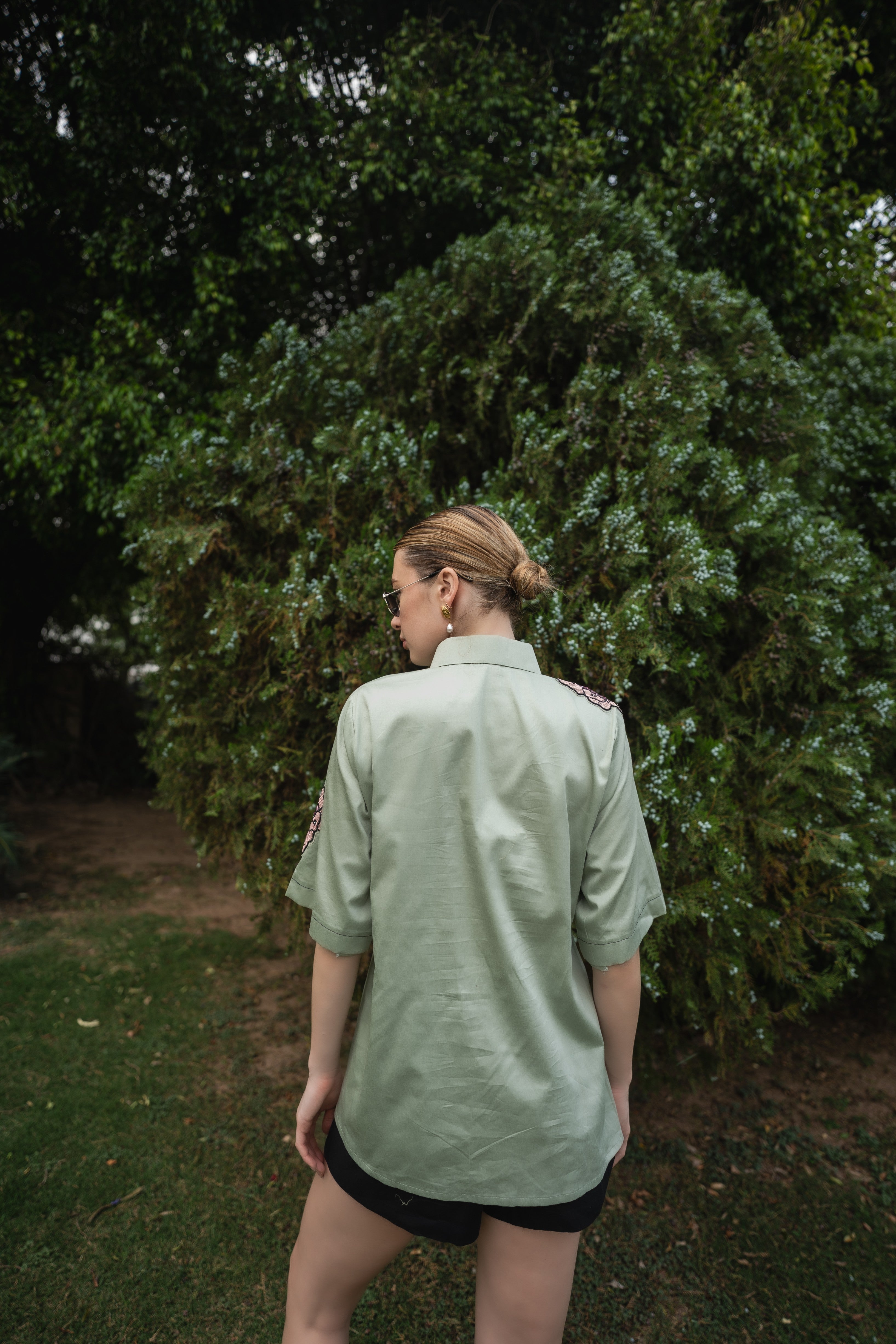 Artisan Embroidery glaze shirt