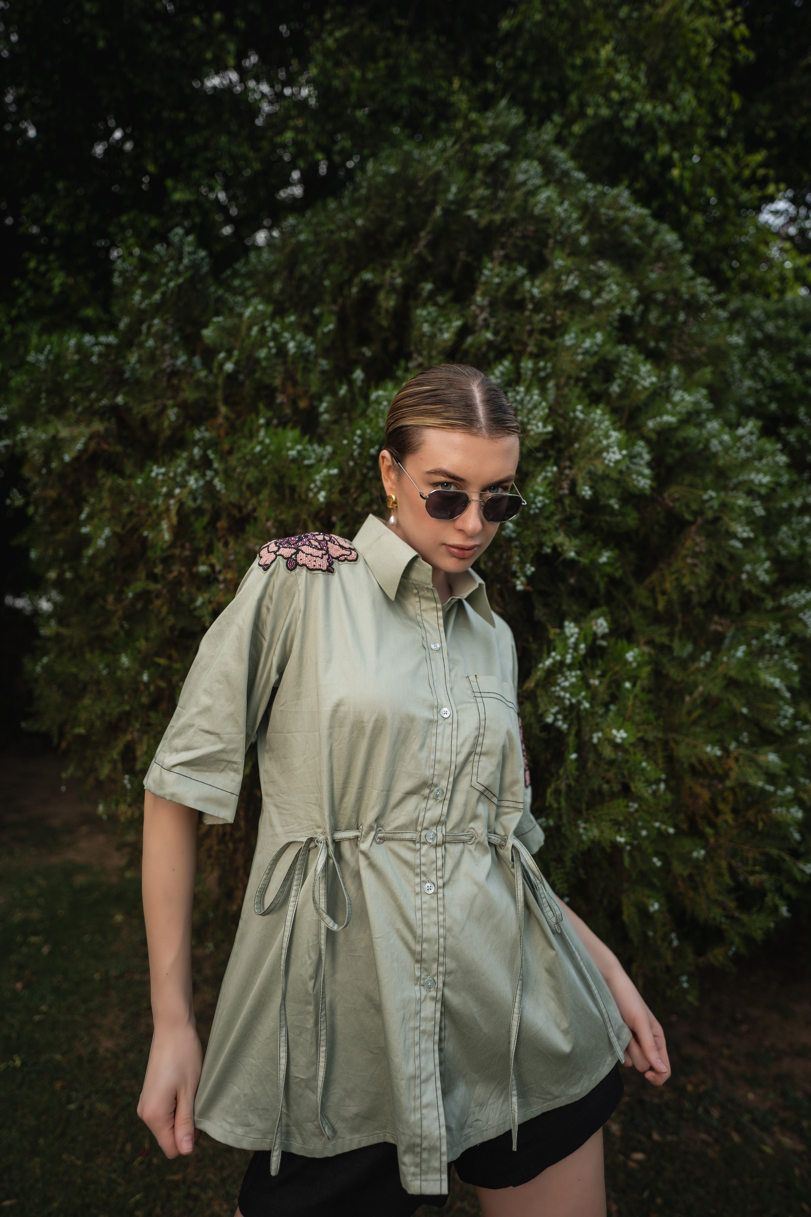 Artisan Embroidery glaze shirt