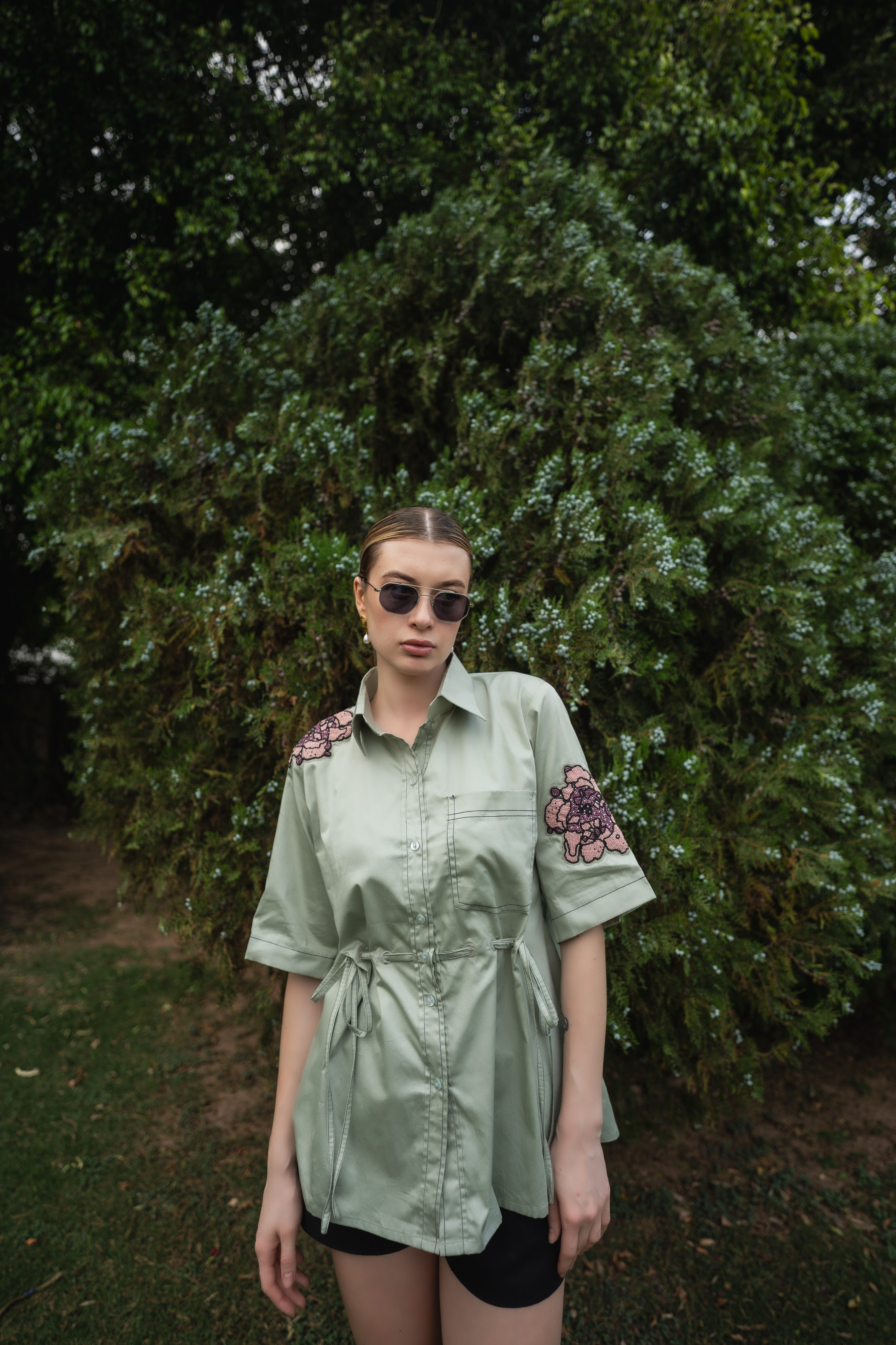Artisan Embroidery glaze shirt