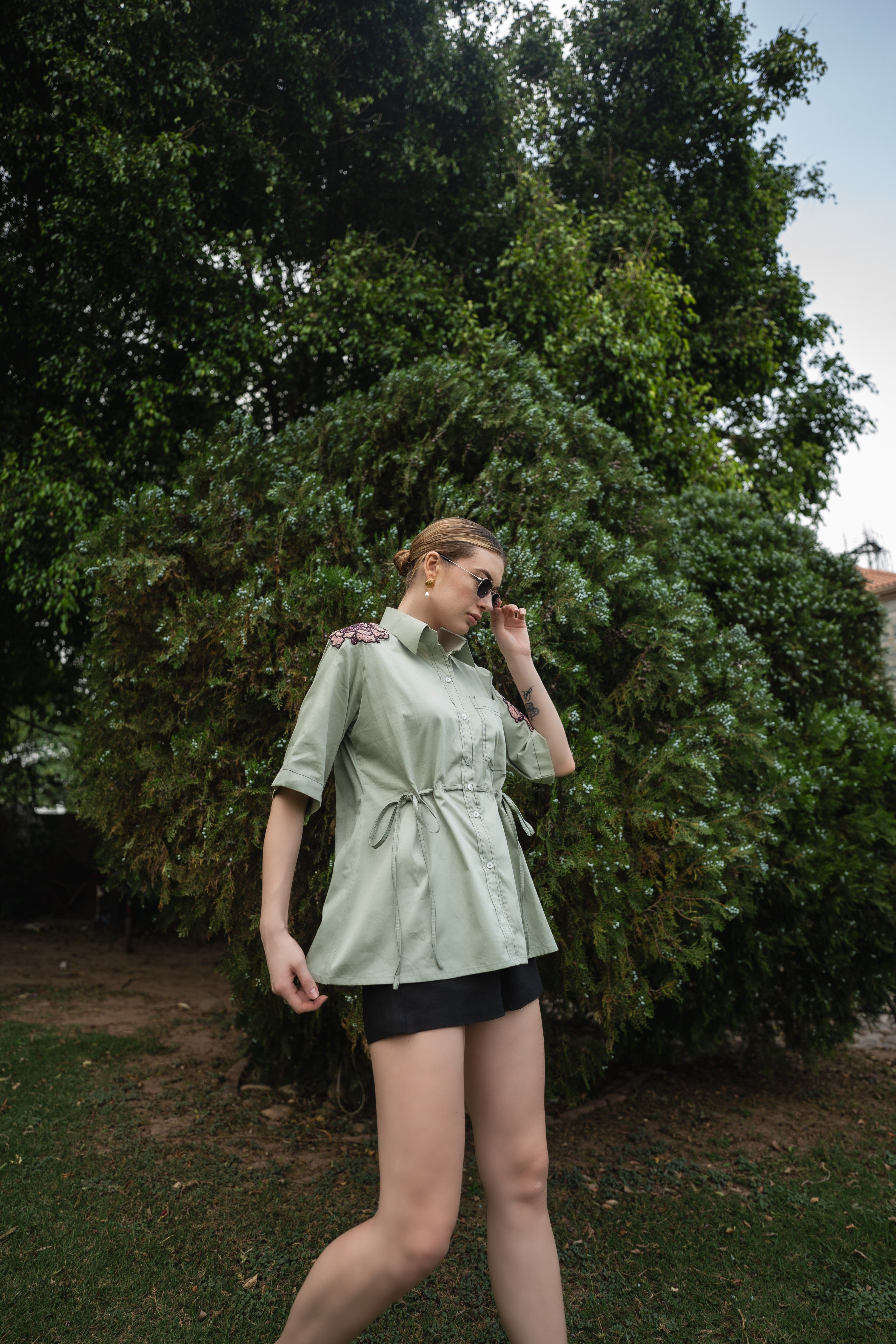 Artisan Embroidery glaze shirt
